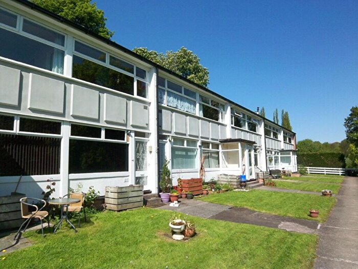 2 Bedroom Flat To Rent In Hillside Court, Leeds, West Yorkshire, LS7