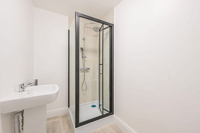 Studio To Rent In St. James's Street, London, Walthamstow, London, E17