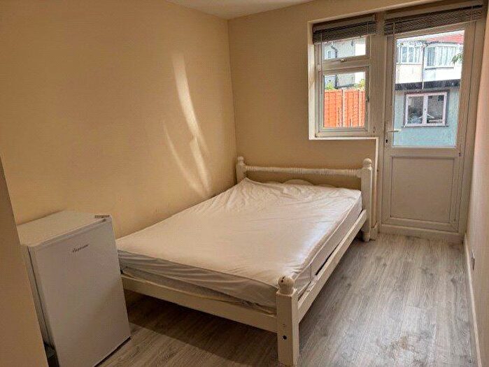 1 Bedroom Property To Rent In Empire Road, Perivale, UB6