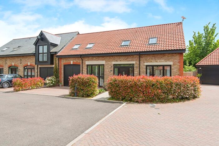 4 Bedroom Semi-Detached House For Sale In Middlefield Lane, Henlow, Bedfordshire, SG16