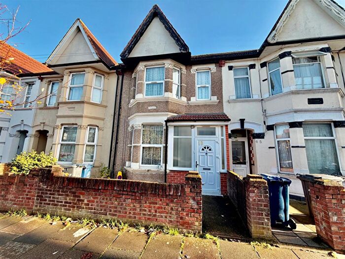 3 Bedroom Terraced House For Sale In Saxon Road, Southall, UB1