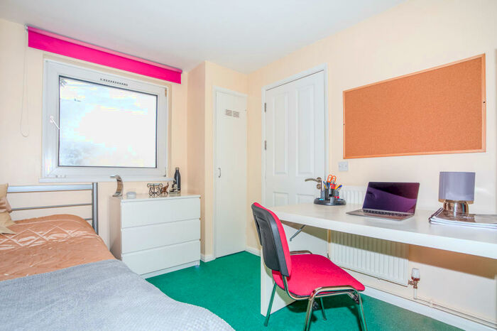 6 Bedroom Detached House To Rent In Medway Road, Medway, Gillingham, ME7