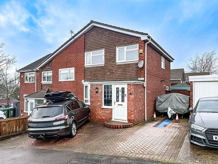 3 Bedroom Semi-Detached House For Sale In Leckford Close, Portchester, PO16