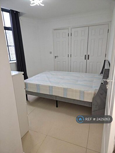2 Bedroom Flat To Rent In Commercial Street, London, E1