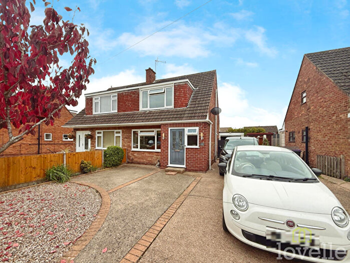 3 Bedroom Semi-Detached House For Sale In Chestnut Road, North Hykeham, LN6