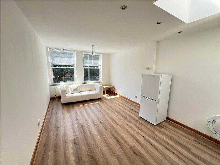 1 Bedroom Apartment To Rent In High Road, Whetstone, London, N20