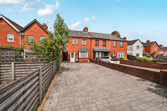 2 Bedroom End Of Terrace House For Sale In Mill Lane, Newbury, RG14