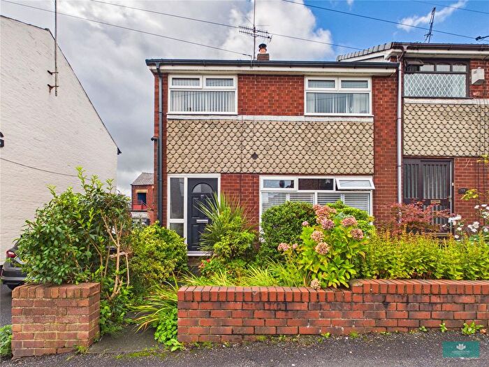 3 Bedroom End Of Terrace House For Sale In Rochdale Road, Shaw, Oldham, OL2