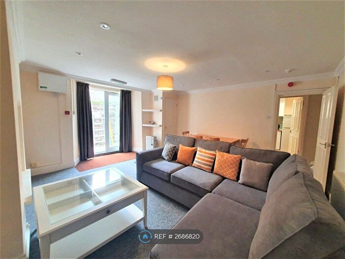 3 Bedroom Flat To Rent In Cotham, Bristol, BS6