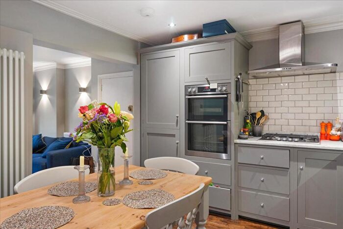 2 Bedroom Flat For Sale In Fulham Park Gardens, Fulham, London, SW6