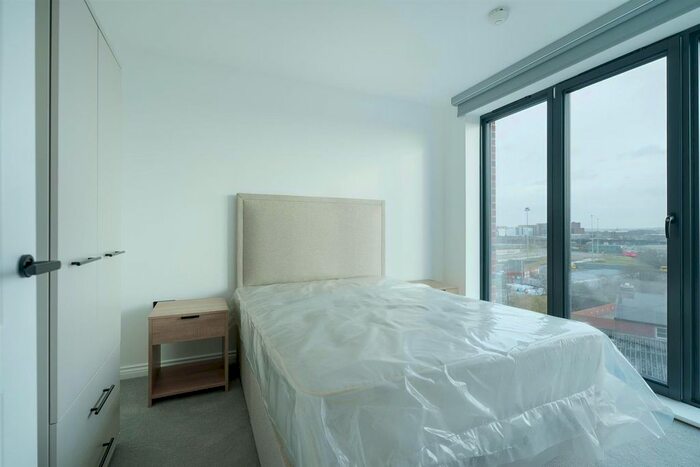 1 Bedroom Flat To Rent In Springwell Gardens, Whitehall Road, Leeds City Centre, LS12