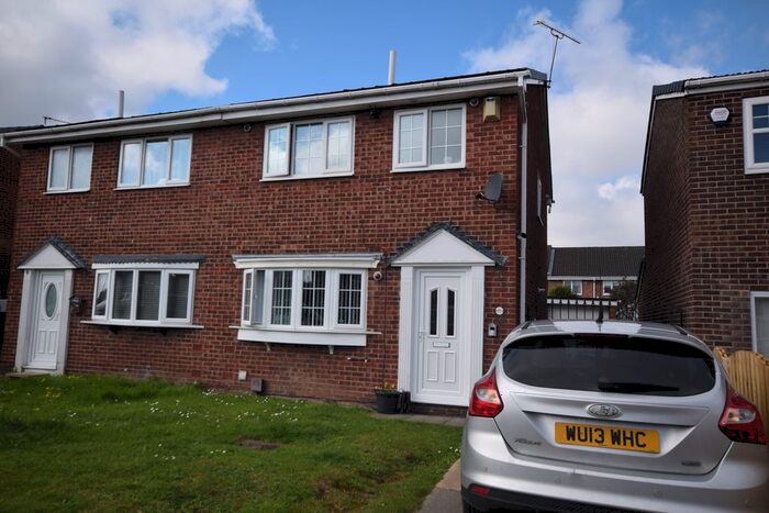3 Bedroom Semi-Detached House To Rent In Farringdon Drive, New Rossington, Doncaster, DN11