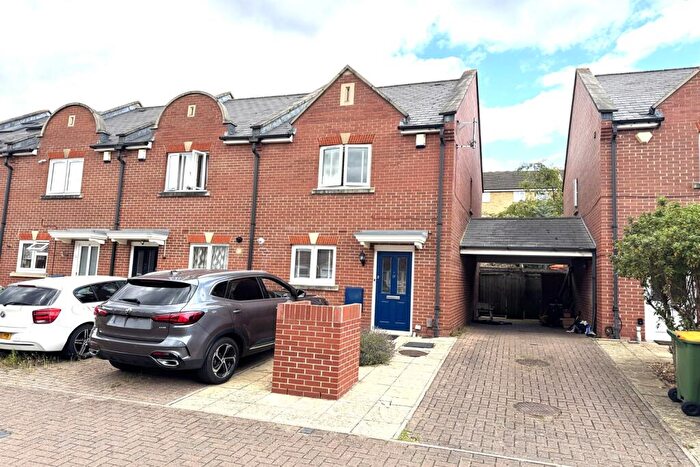 3 Bedroom House To Rent In Barge House Road, E16