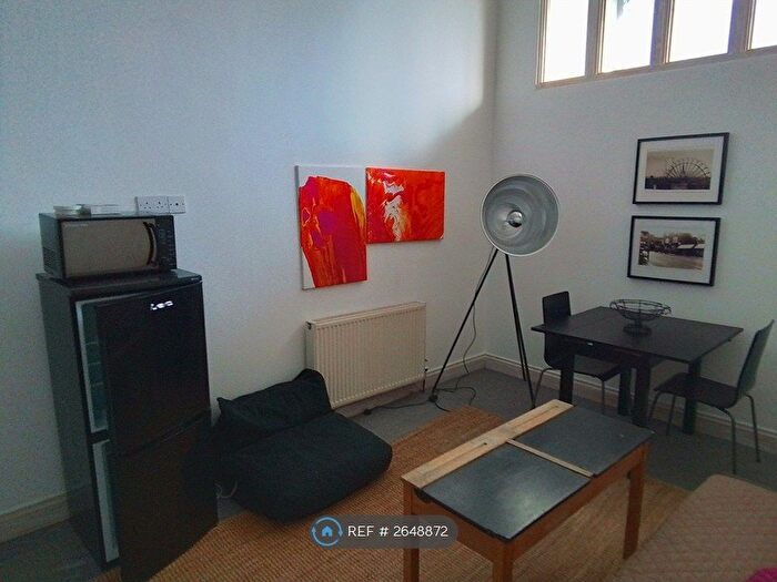 1 Bedroom Flat To Rent In Battersea Bridge Rd, London, SW11