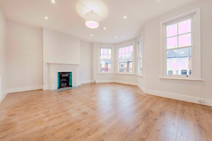 2 Bedroom Flat To Rent In Grasmere Road, London, N10