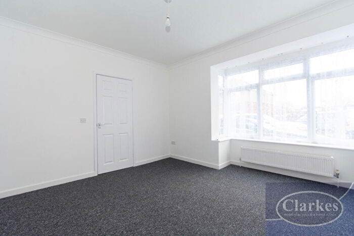 2 Bedroom Bungalow For Sale In Draycott Road, Bournemouth, Dorset, BH10