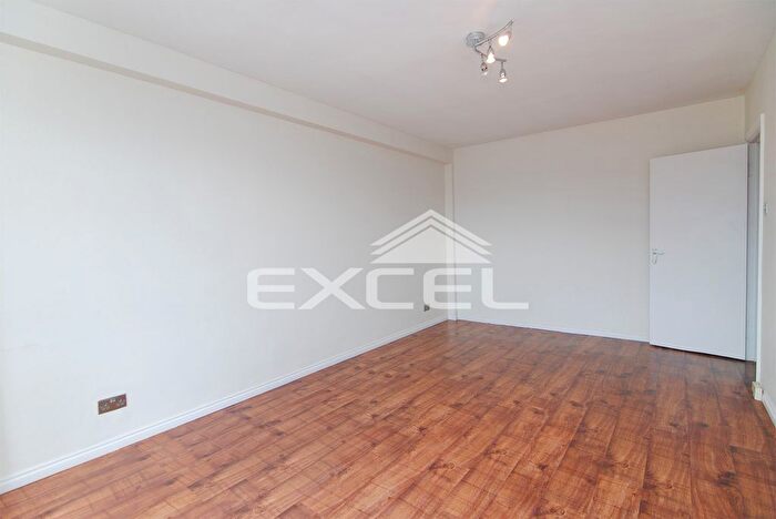 1 Bedroom Flat To Rent In Shakespeare Court, Fairfax Road, Swiss Cottage, NW6