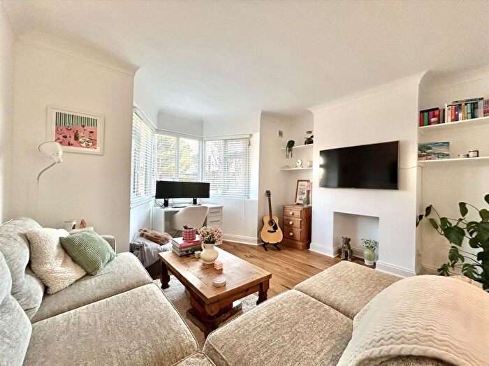 1 Bedroom Flat To Rent In Grantham Lodge, Hadleigh Road, Leigh-On-Sea, SS9