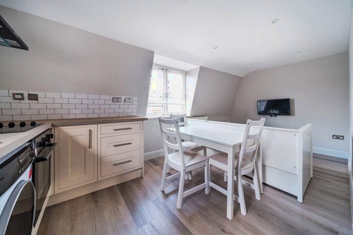 1 Bedroom Flat To Rent In High Street, Windsor, SL4