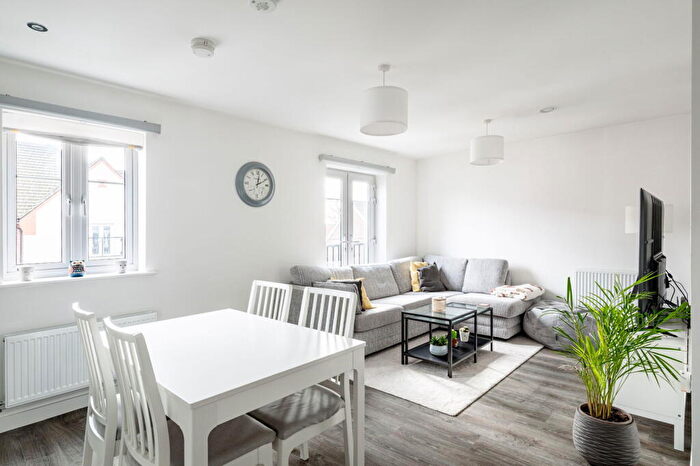 2 Bedroom Apartment For Sale In Sangster Close, Crawley, RH10