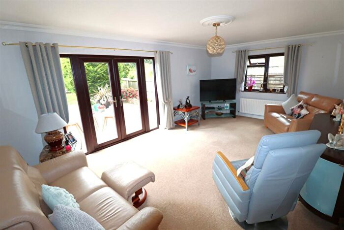 5 Bedroom Detached House For Sale In Maidstone Road, Rainham, ME8
