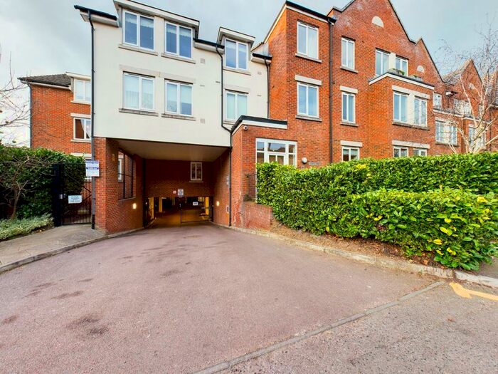 2 Bedroom Apartment To Rent In Walsworth Road, Hitchin, SG4