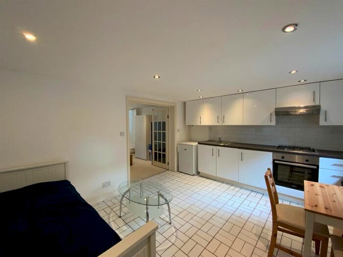 1 Bedroom Flat To Rent In Hammersmith Bridge Road, Hammersmith, W6