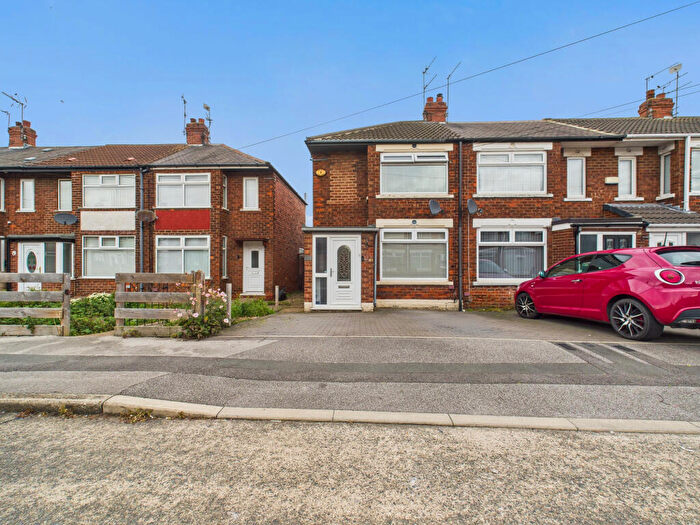 3 Bedroom End Of Terrace House For Sale In Wharfedale Avenue, Hull, HU9