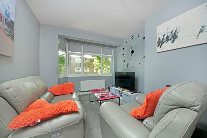 2 Bedroom Flat To Rent In Thornton Avenue, W4