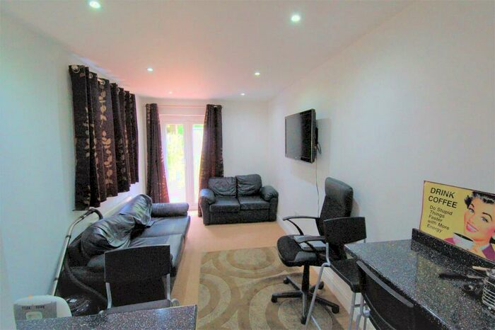 7 Bedroom Terraced House To Rent In &#. Pppw For Group Of People. Tiverton Rd, . -mins Walk To University Of Birmingham, B29