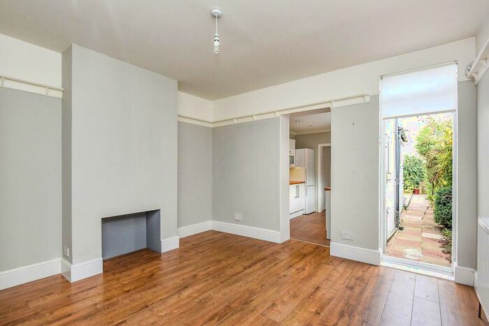 3 Bedroom Semi-Detached House To Rent In Cross Road, Croydon, CR0