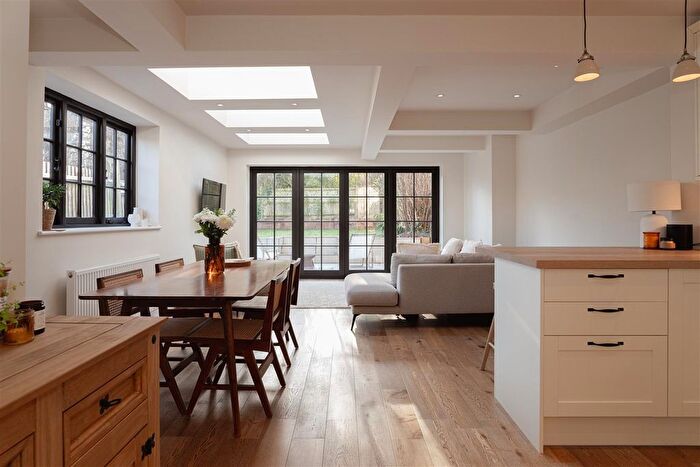 3 Bedroom End Terrace House For Sale In Albion Road, Reigate, RH2