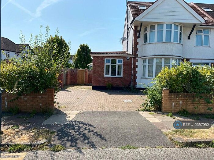 2 Bedroom Flat To Rent In Woodberry Avenue, Harrow, HA2