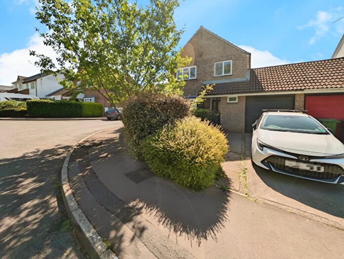 3 Bedroom Link Detached House For Sale In Templar Road Yate Bristol, BS37