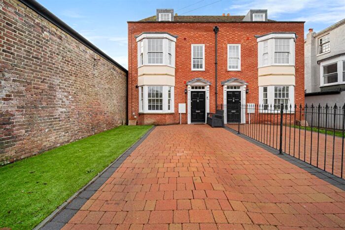 4 Bedroom Semi Detached House For Sale In Mansion Row, Brompton, ME7