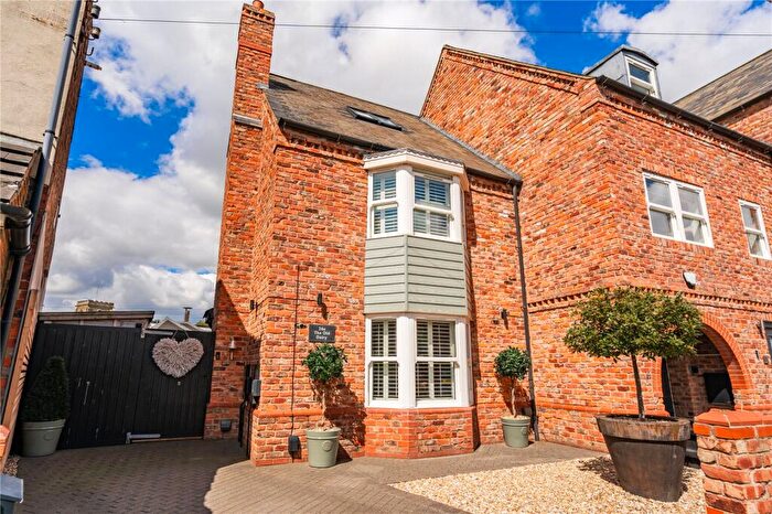 3 Bedroom End Of Terrace House For Sale In Yarra Road, Cleethorpes, Lincolnshire, DN35
