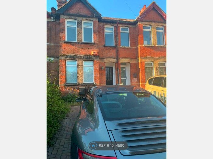 2 Bedroom Flat To Rent In Alexandra Road, Brentwood, CM14