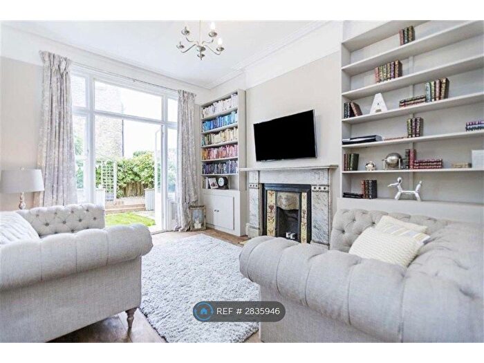 2 Bedroom Flat To Rent In Trinity Road, London, SW17
