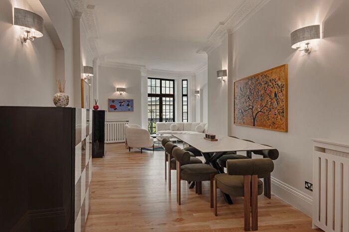3 Bedroom Flat For Sale In – Cockspur Street, St James's, London, SW1Y