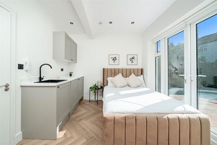 Studio To Rent In Runnymede Crescent, London, SW16
