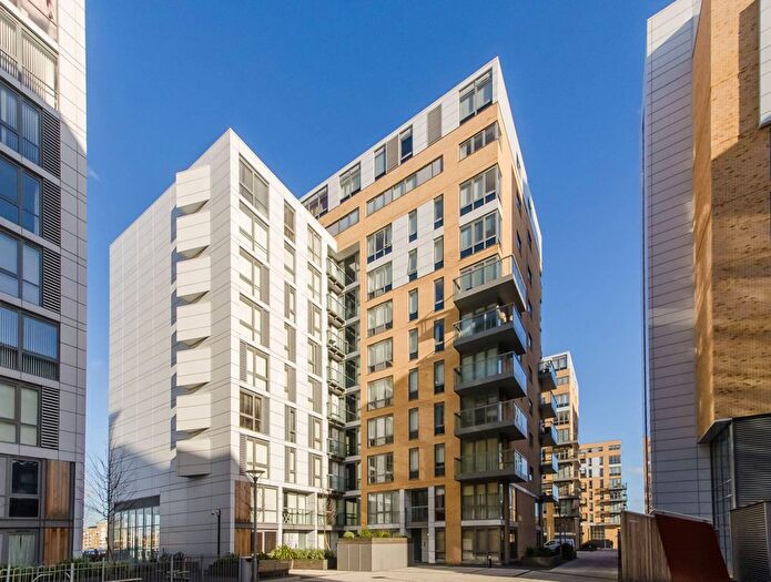 3 Bedroom Maisonette To Rent In Dowells Street, Greenwich, London, SE10