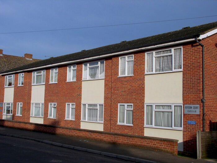 1 Bedroom Flat To Rent In Hythe Park Road, Egham, Surrey, TW20