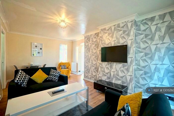 3 Bedroom Bungalow To Rent In Calbourne Crescent, Manchester, M12