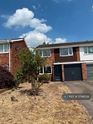 3 Bedroom Semi Detached House To Rent In Walnut Close, Nuneaton, CV10