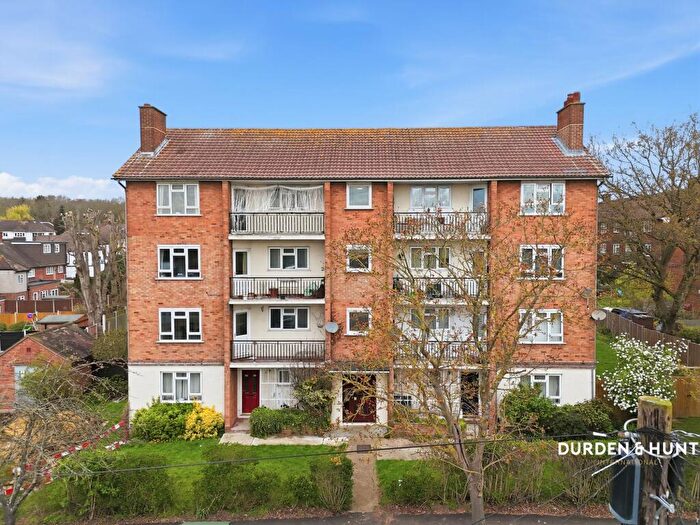 2 Bedroom Flat For Sale In Loughton Way, Buckhurst Hill, IG9