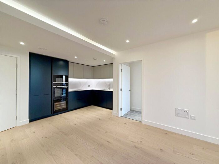 2 Bedroom Apartment To Rent In Harcourt Tower, South Quay Plaza, E14