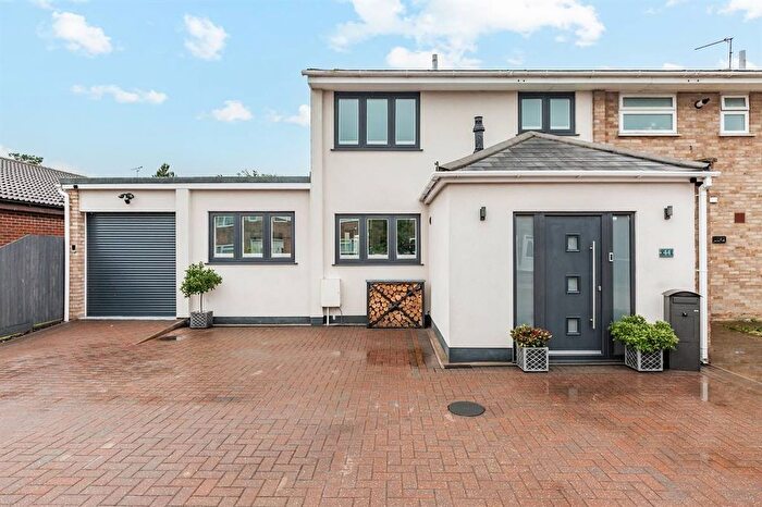 3 Bedroom Semi-detached House For Sale In Hillcroft Road, Herne Bay, CT6