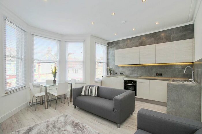 2 Bedroom Flat To Rent In Hampden Road, London, N8