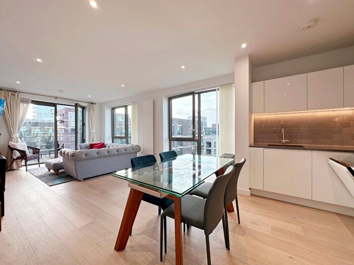 2 Bedroom Flat To Rent In Shipwright Street, Silvertown, E16