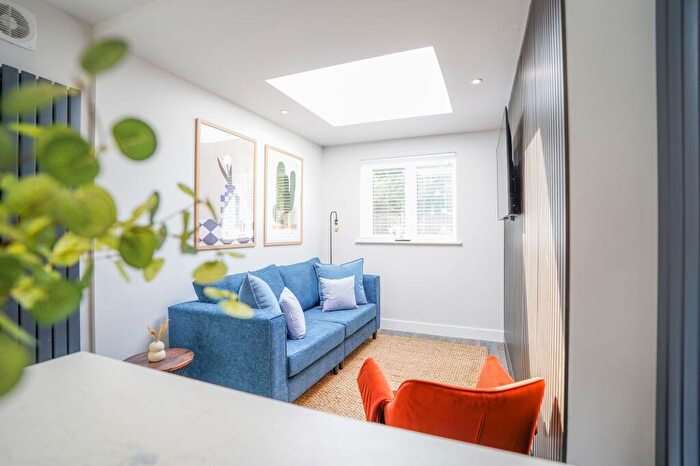 6 Bedroom House To Rent In Milton Road, Southampton, SO15